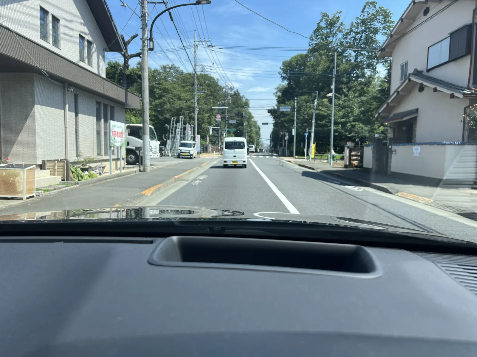 運転席から見た一般道の前方