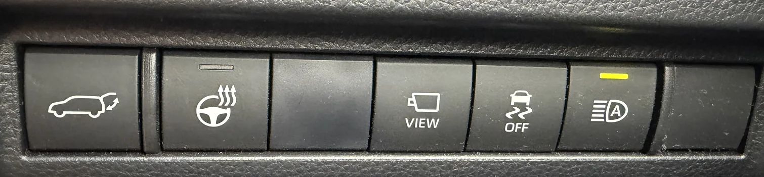 ハリアーのVIEWスイッチを含む運転席のスイッチ列